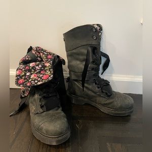 Dr. Marten Triumph boots